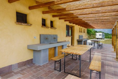 il-centro-agricampeggio-facciata-autosufficienza